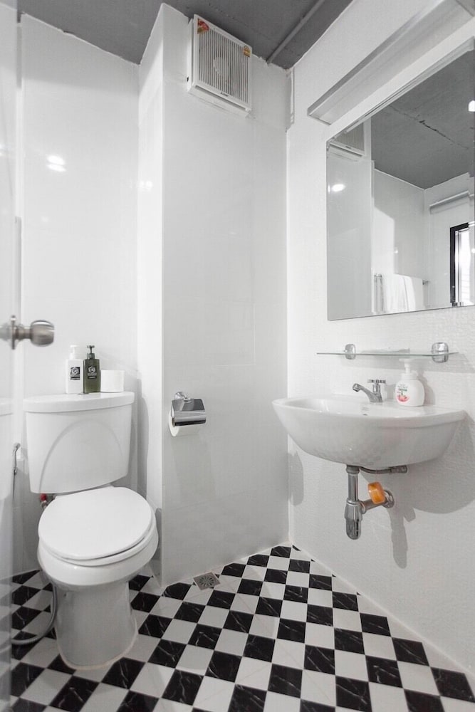R1 Nimman Hotel Chiangmai 45/47