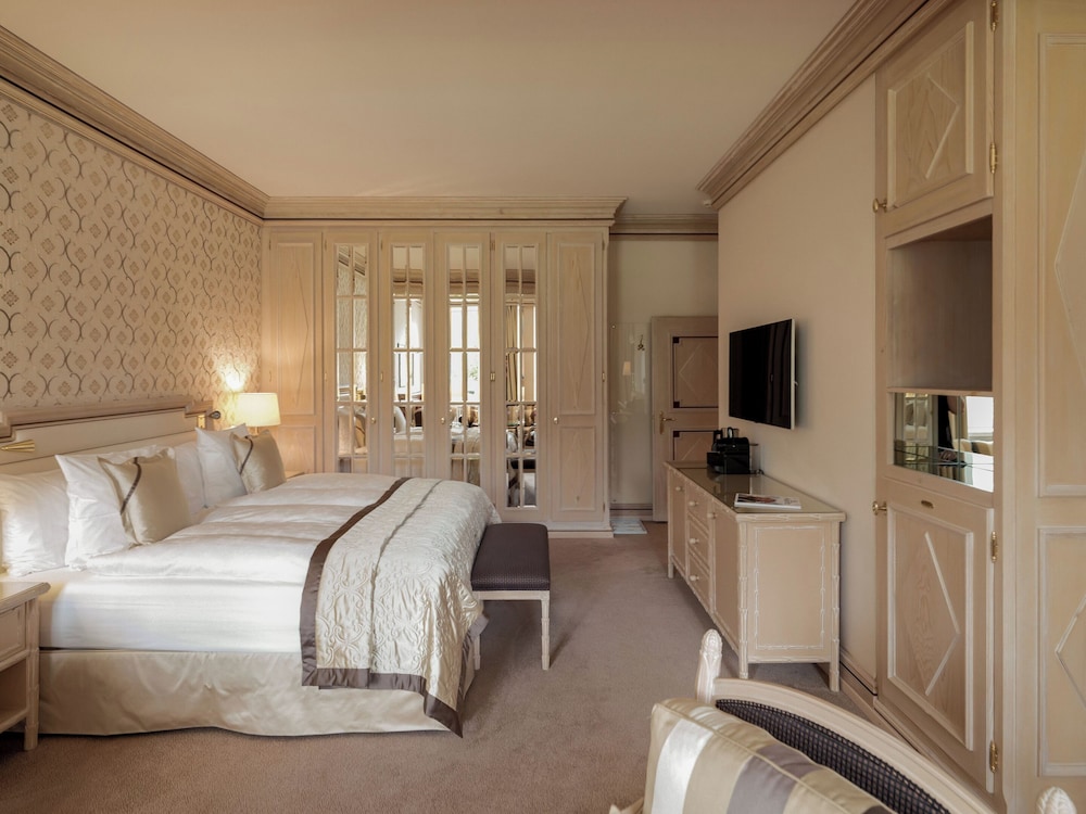 Classic, Deluxe, King Bed, Lake Side