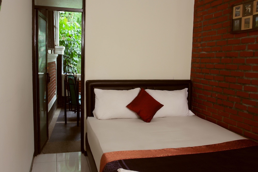Bantal Guling Villa Bandung 25/69