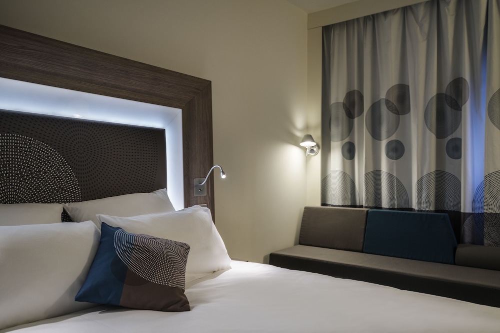 Renea Hotel 17/59