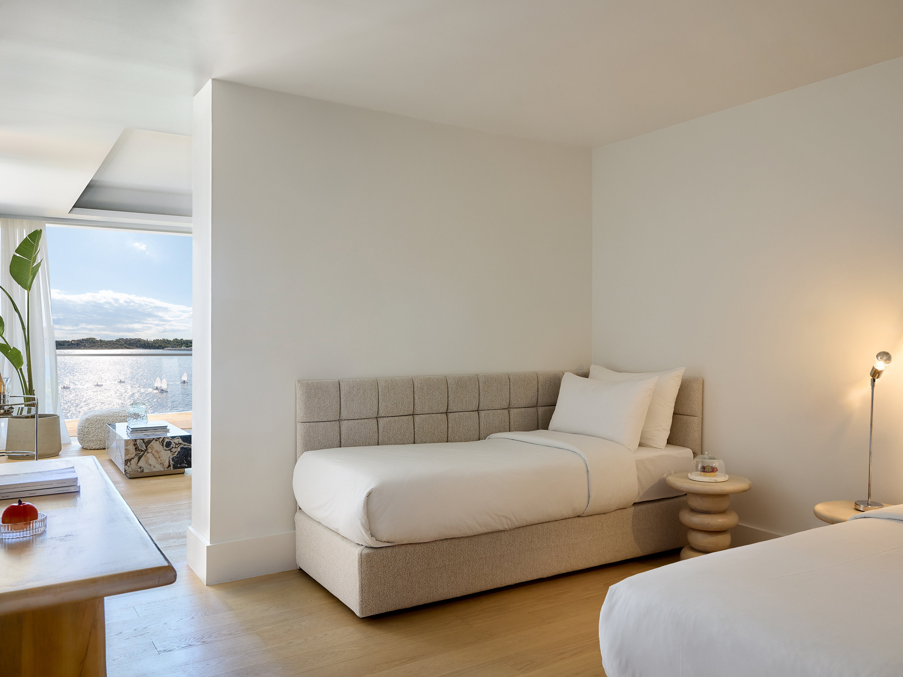 The Roc Club, A Hotel to Live 26/65