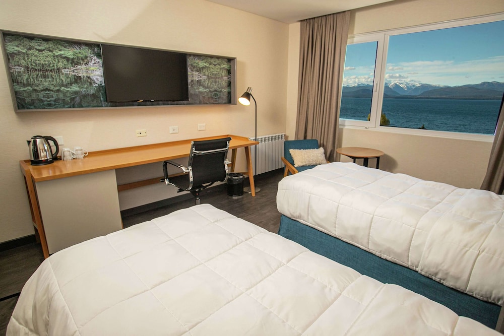 ROOM, KING BED, LAKE VIEW