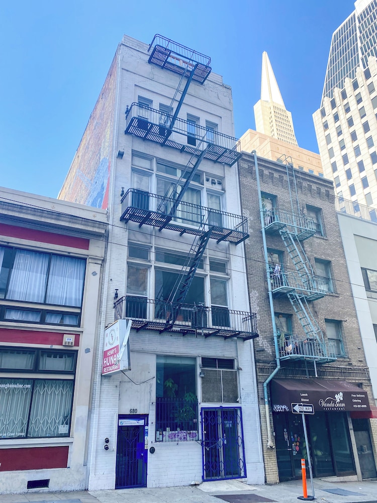 ITH Pacific Tradewinds Hostel San Francisco photo1