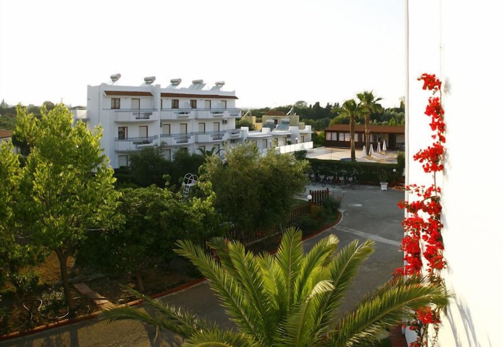 Sandys Studios Apartments And Log Villas 39/46