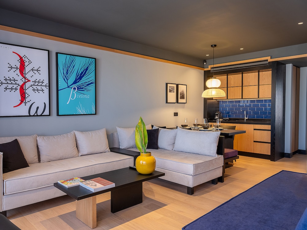 3 Pines Design Living 36/50
