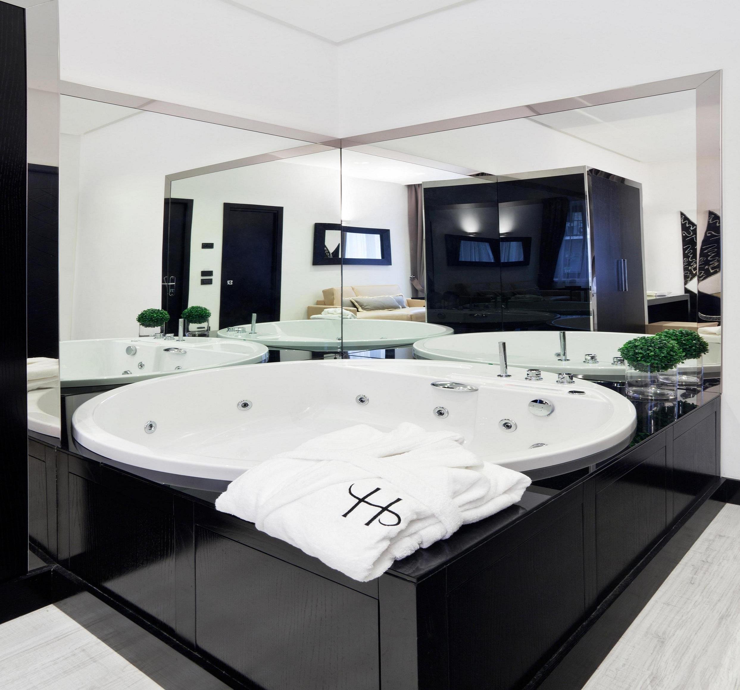 LHP Hotel Napoleon 49/64