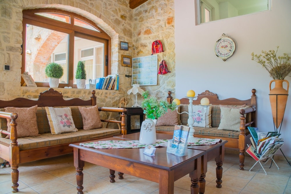Aravanes Mountain Resort And Eco Cuisine 60/75