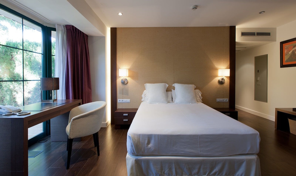 Mr Hotel Les Rotes 20/67