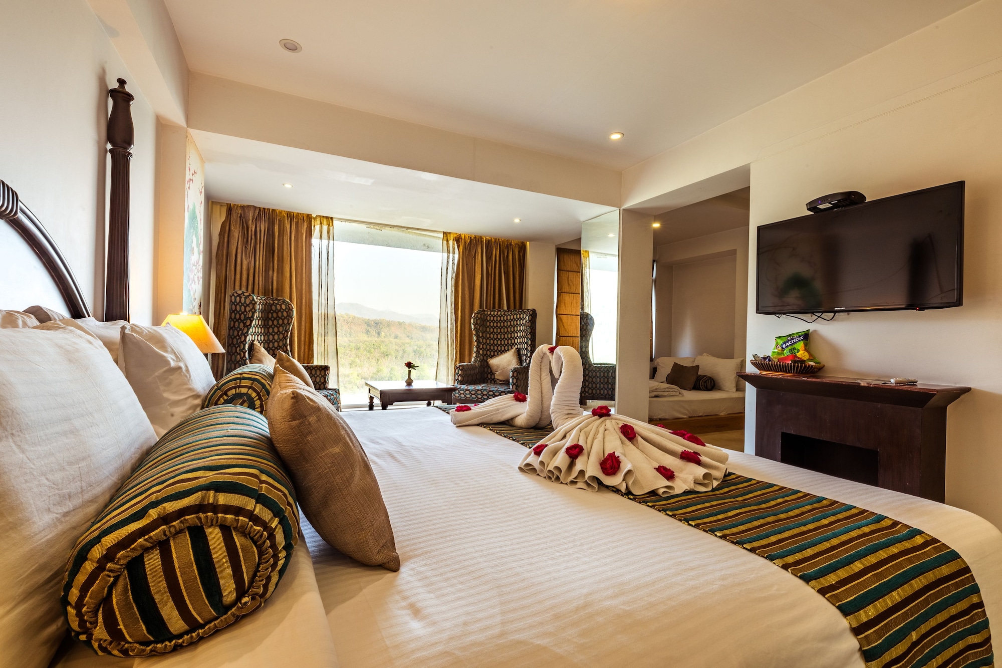 ROYAL, SUITE, RIVER VIEW, BATHTUB