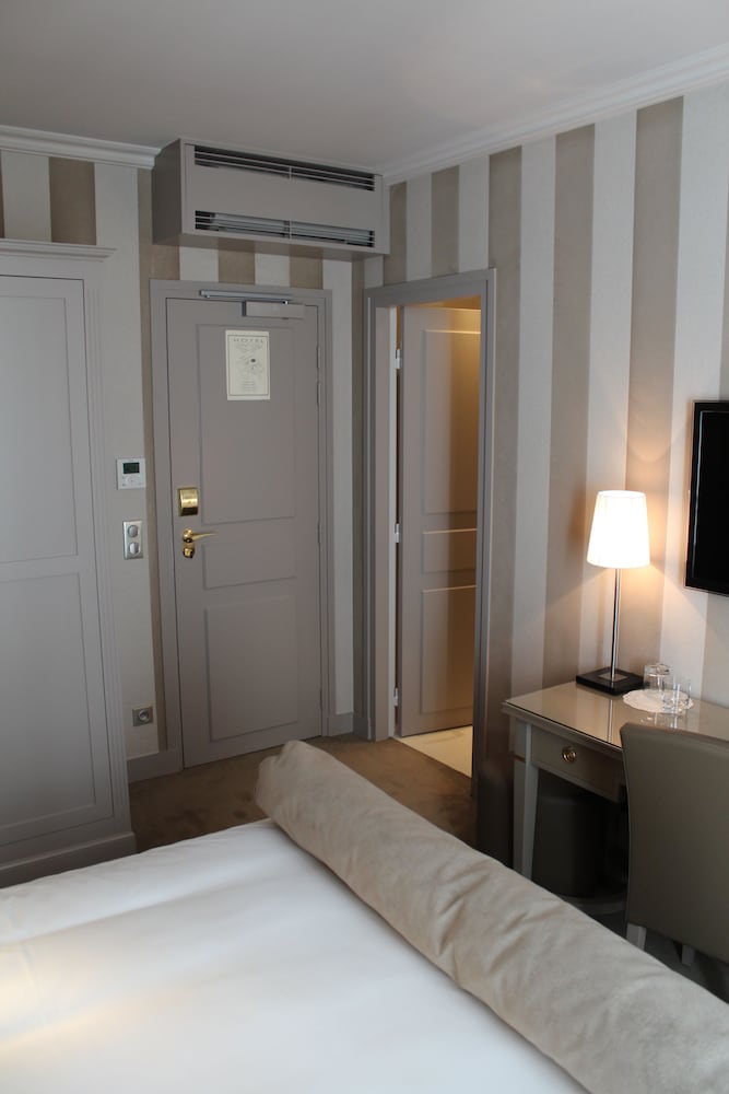 Hotel Saint Cyr Etoile 14/65