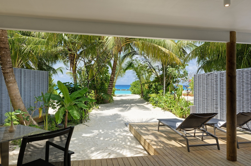 OUTRIGGER Maldives Maafushivaru Resort 37/50