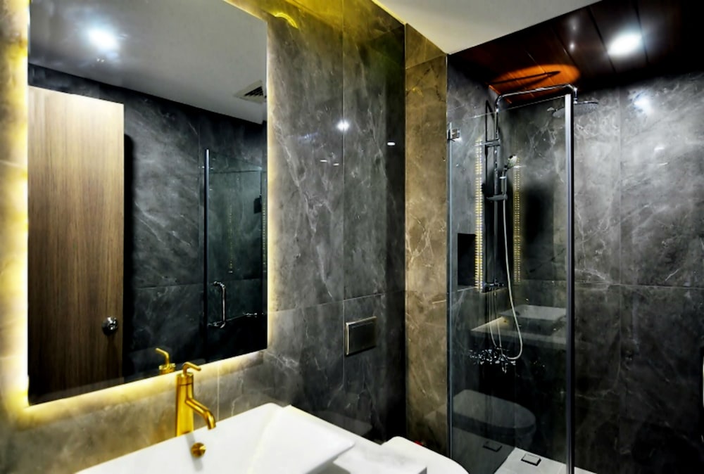 Royal Dragon Boutique Hotel 26/59