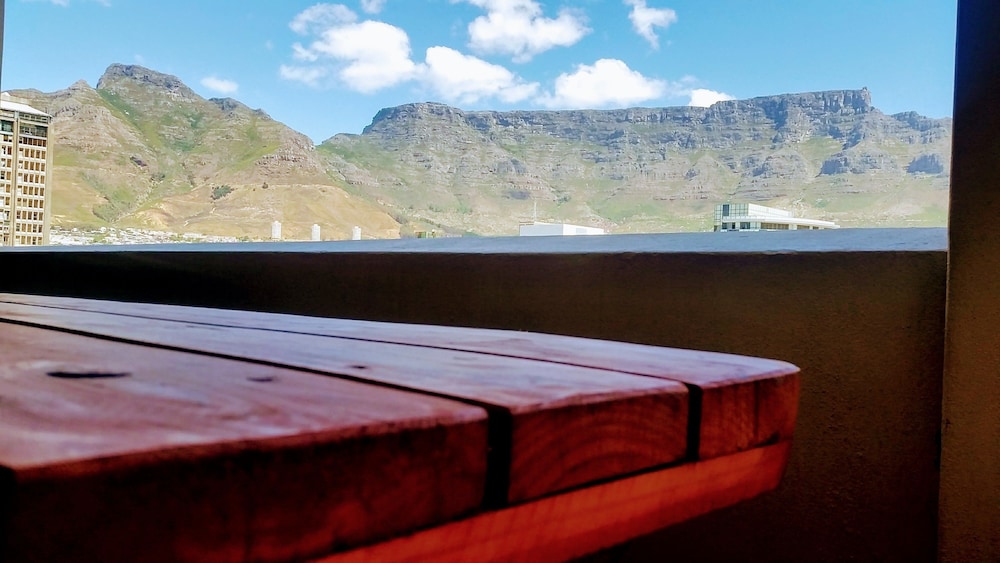 Cape Town Apartment With Balcony 25/28