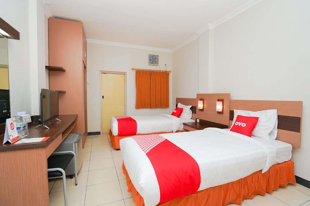 Oyo 2075 Graha Marina 31/54