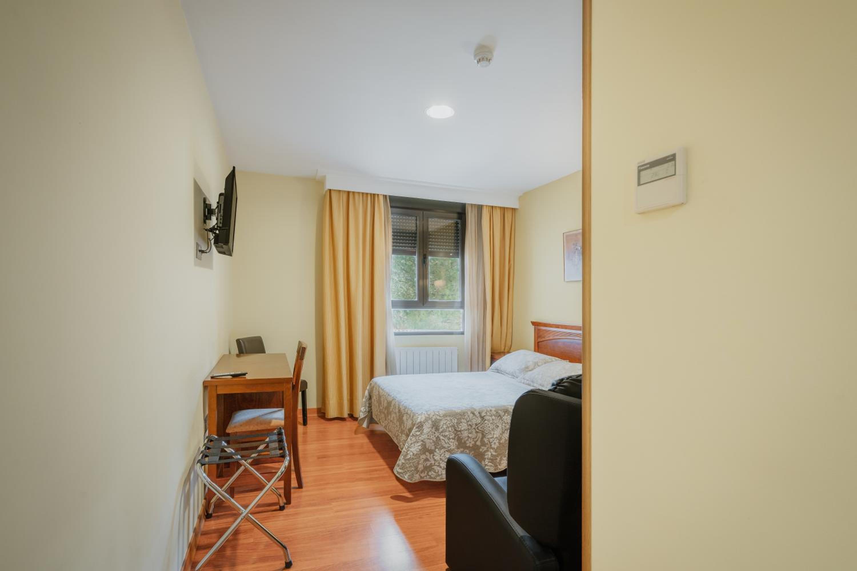 Hotel Reina Isabel 28/57