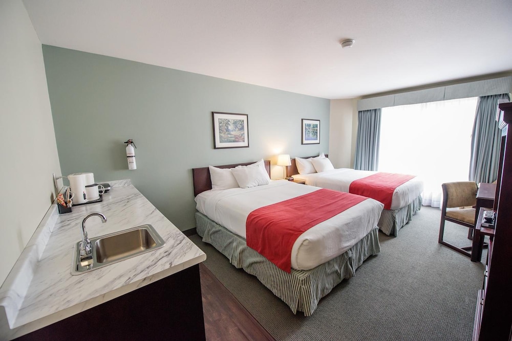 Harrison Lake Hotel 20/50