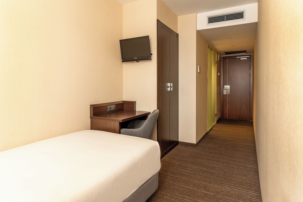 ROOM, SINGLE