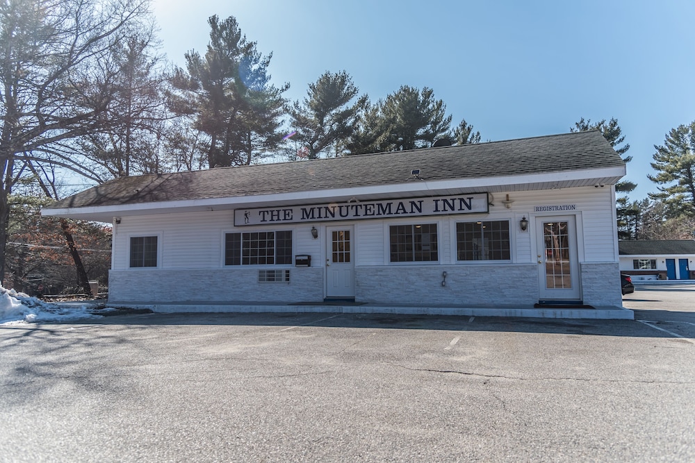 Howard Johnson by Wyndham Acton 30/33