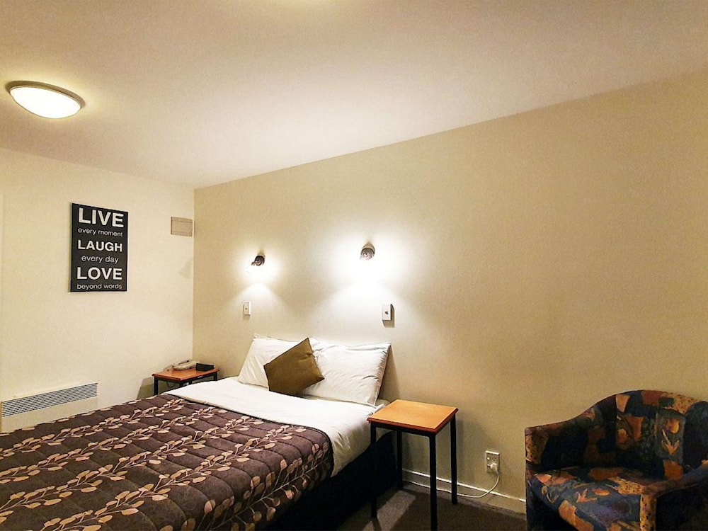 Airways Motel 11/31