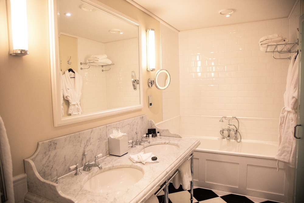 Ellenborough Park Hotel 69/75