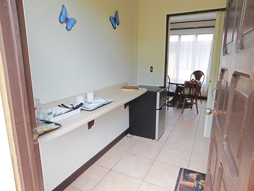 Arenal Lodge 9/73