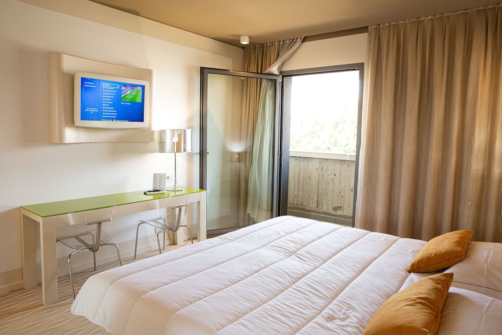 One Hotel & Restaurant 17/50
