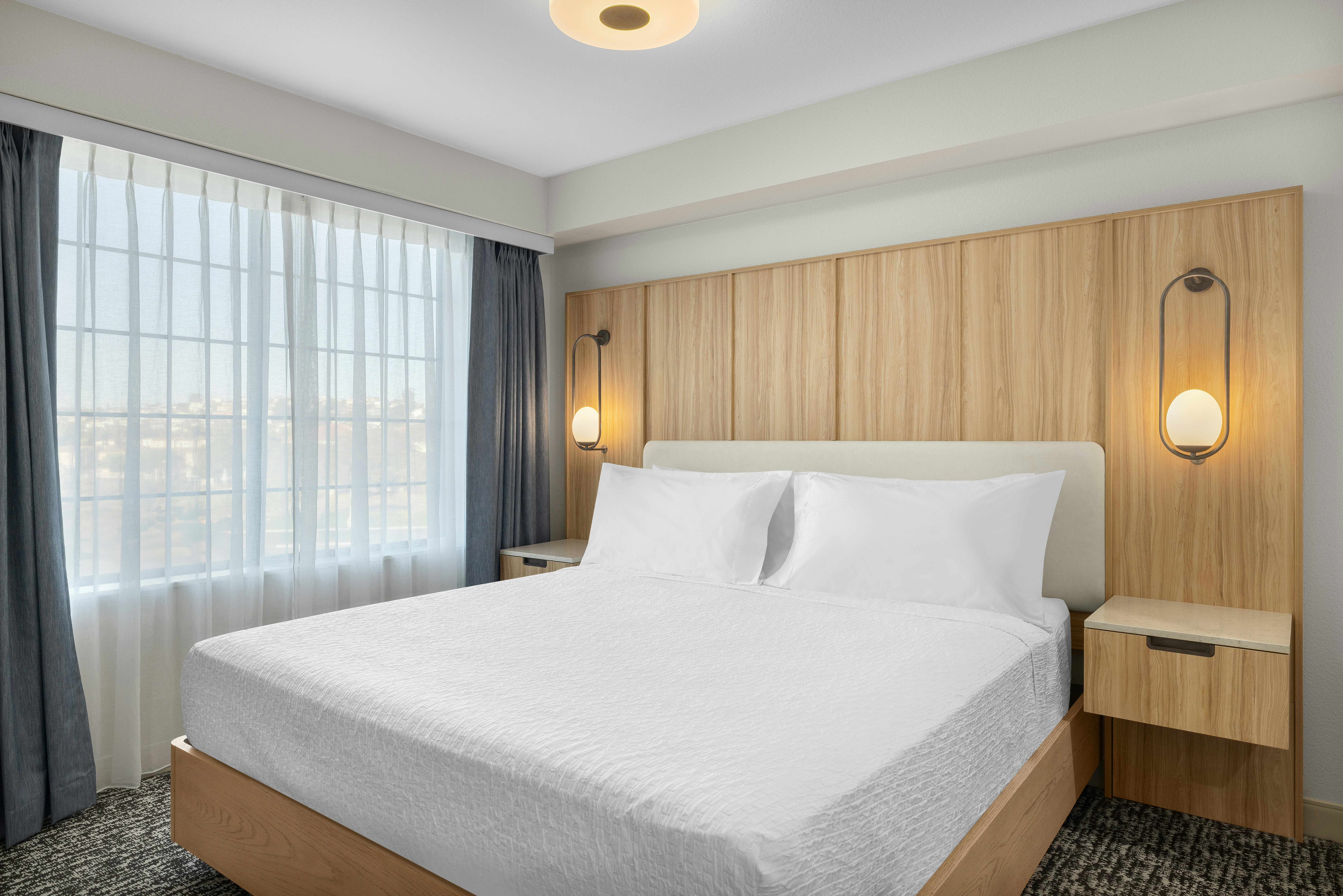 STUDIO, KING BED, ACCESSIBLE