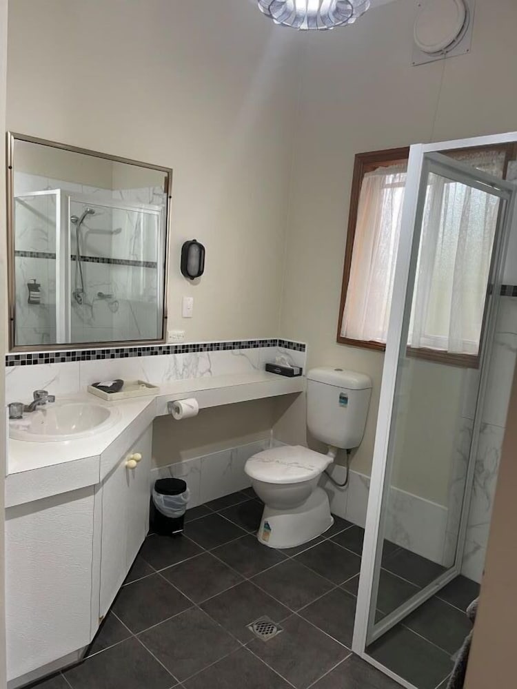 Westwood Motor Inn 50/50