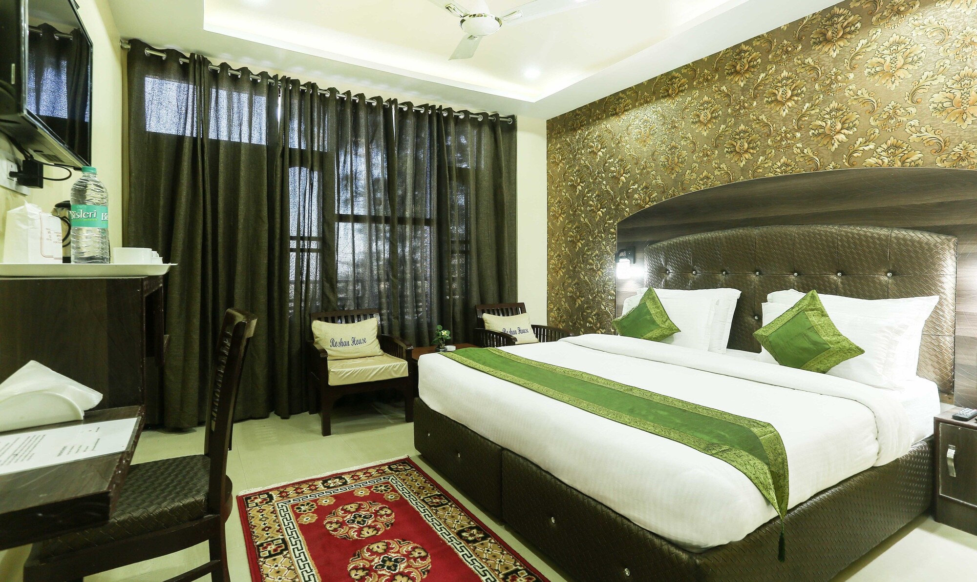 غرفة ديلوكس بسرير كينج، Treebo Roshan House 10/10