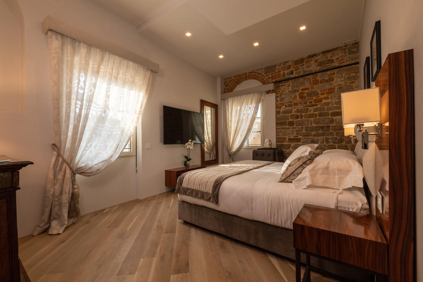 Deluxe, Suite, Partial Duomo View