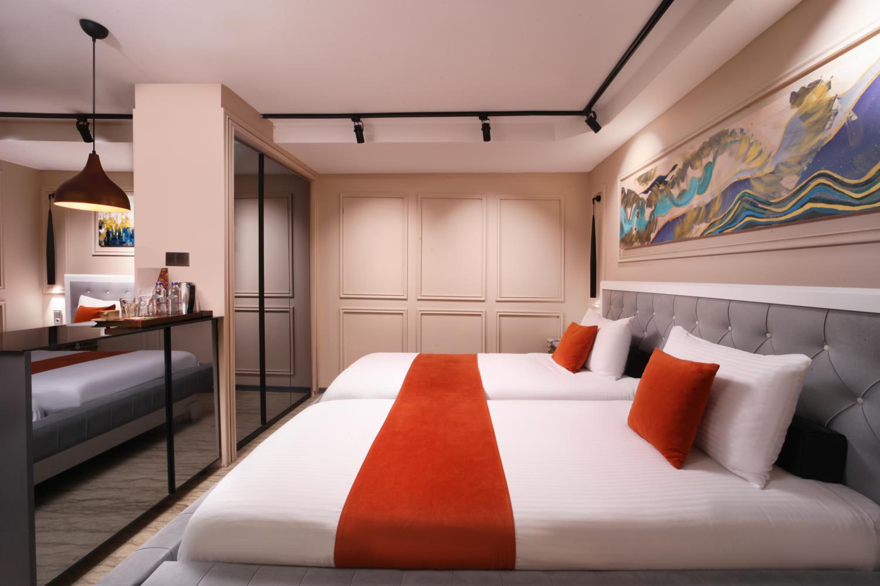 Deluxe, Suite