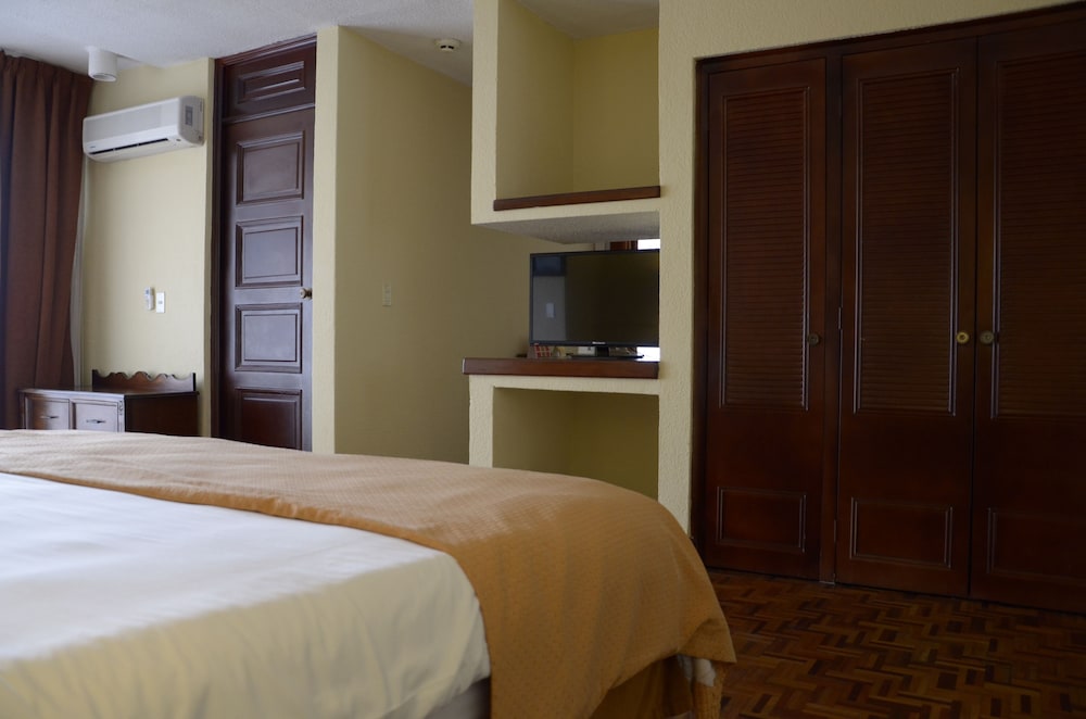 Conquistador Hotel And Conference Center 24/65
