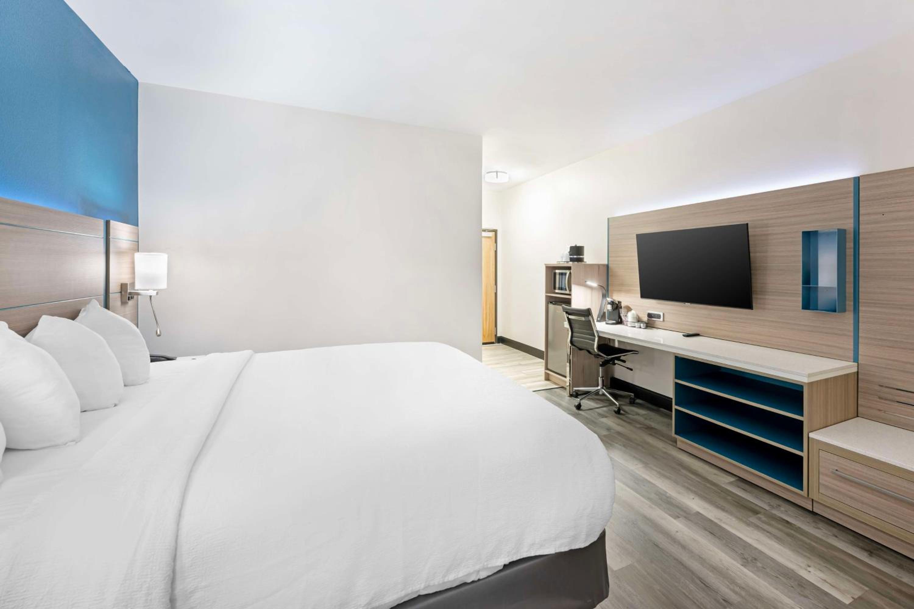 Room, King Bed, Pool Side, Accessible