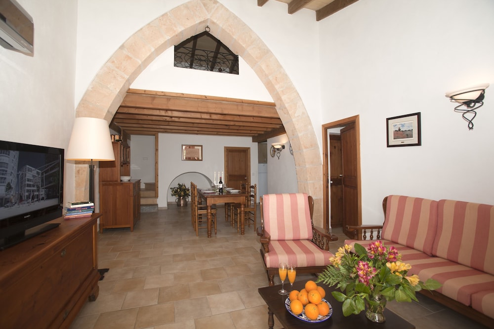 Finca Hotel Can Estades 44/63