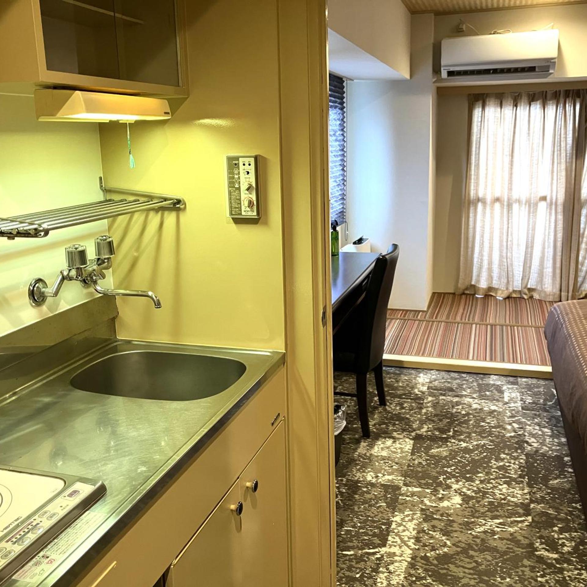غرفة بسرير نصف مزدوج بأرضية تاتامي للمدخنين، Hotel Livemax BUDGET Kyoto Ekimae 3/4