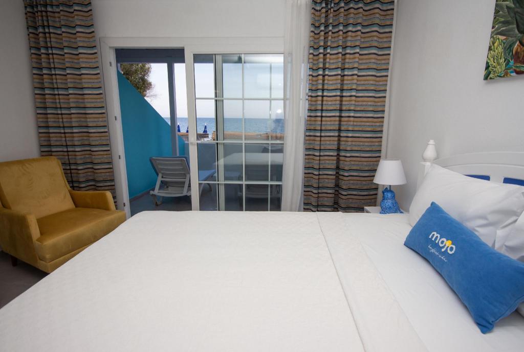 Mojo Otel Beach 12/25