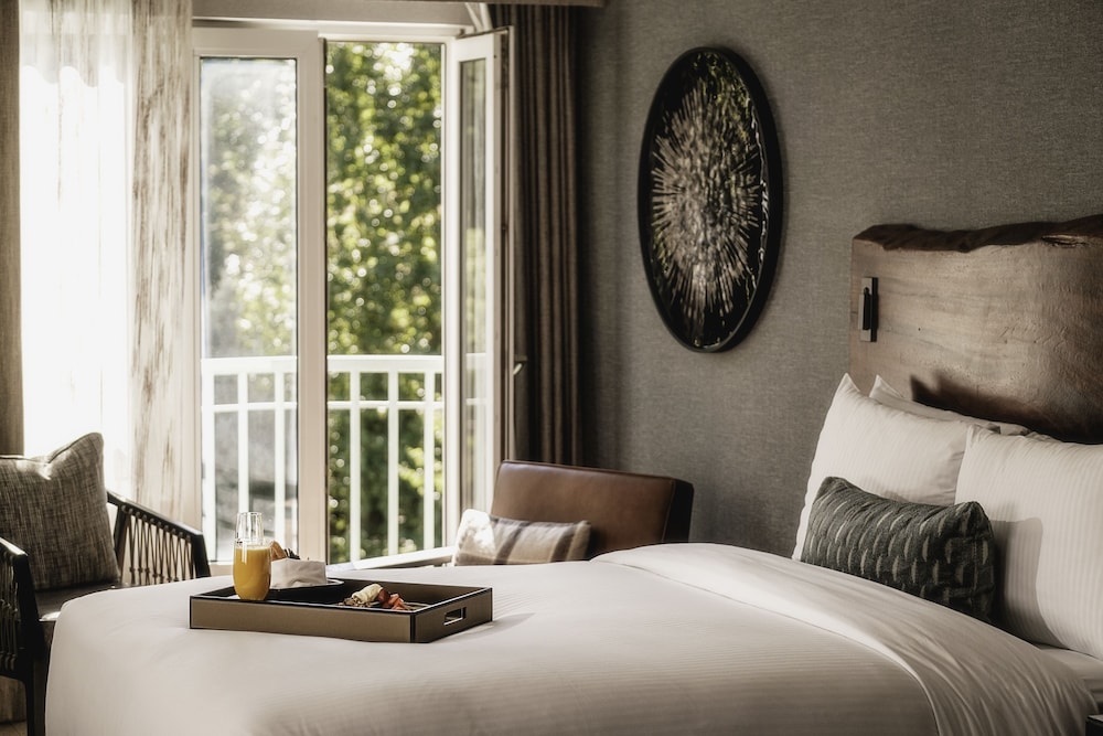 Fairmont Chateau Whistler 12/76