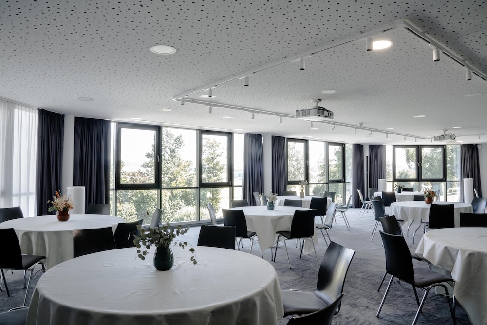 Radisson Hotel Zurich Airport 56/70