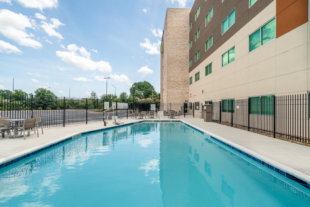 Holiday Inn Express Suites Atlanta Arpt Ne Hapeville 5/47