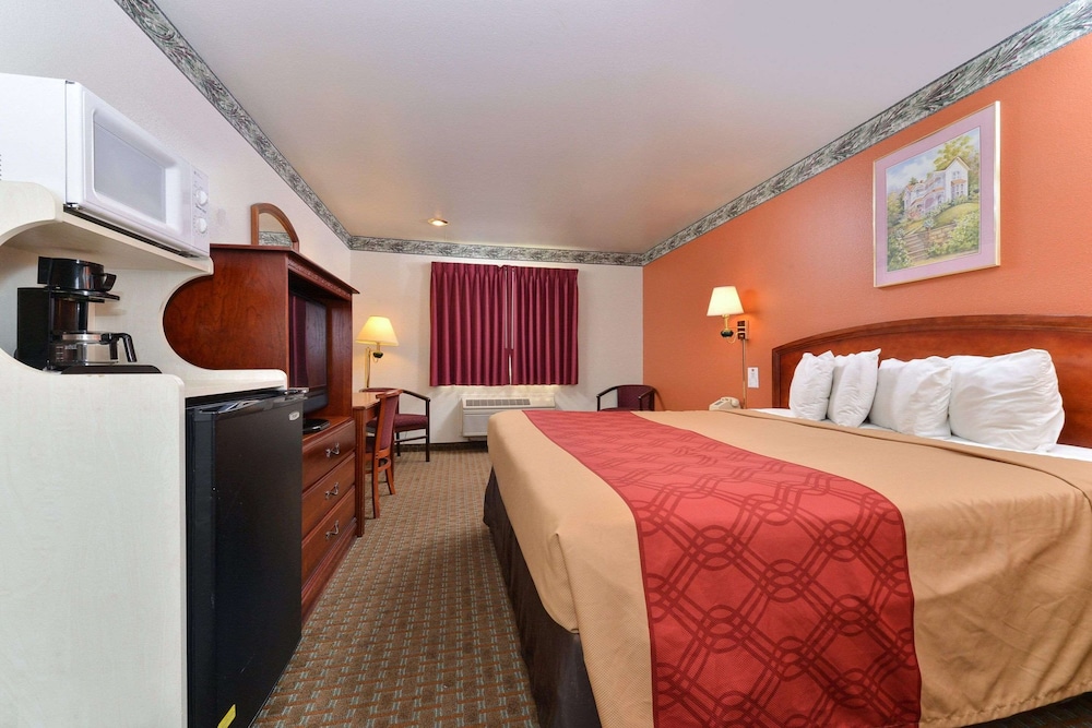 Econo Lodge Inn & Suites Corning Travel Center 9/21
