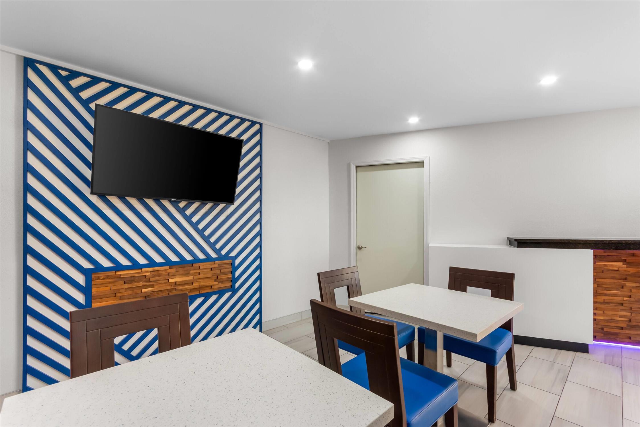 Days Inn By Wyndham Indianapolis East Post Road 30/54