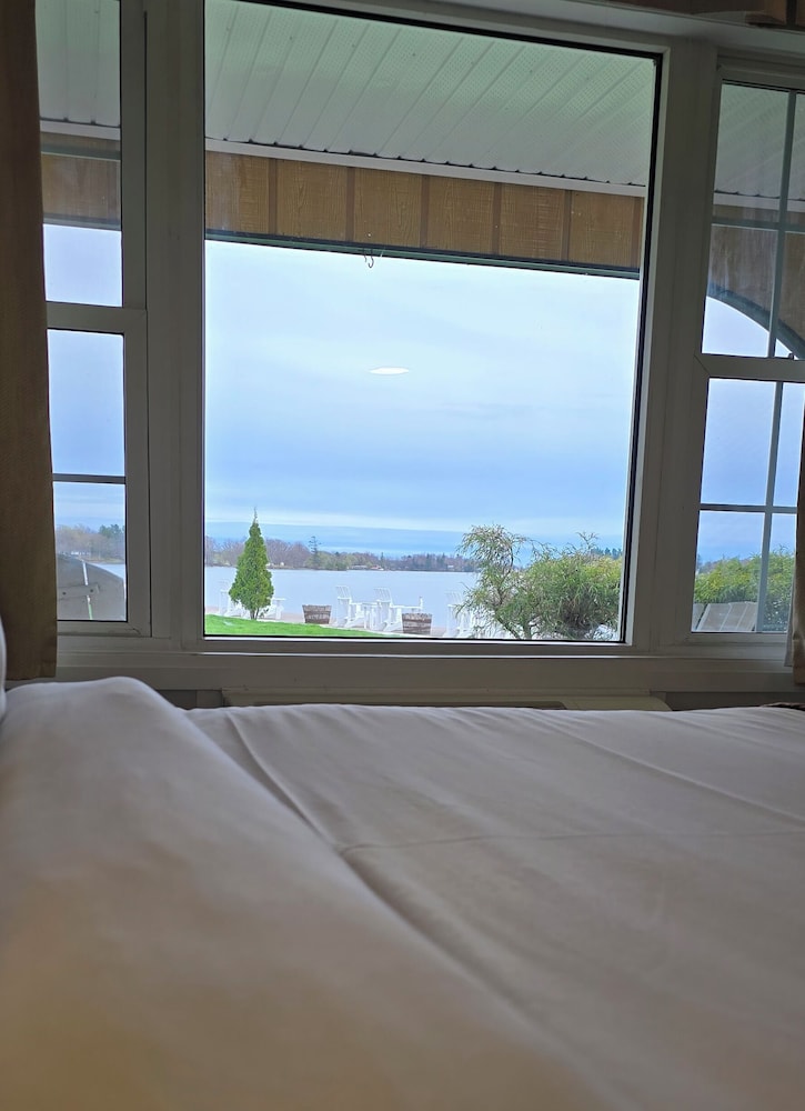 Gananoque Inn Spa 34/66