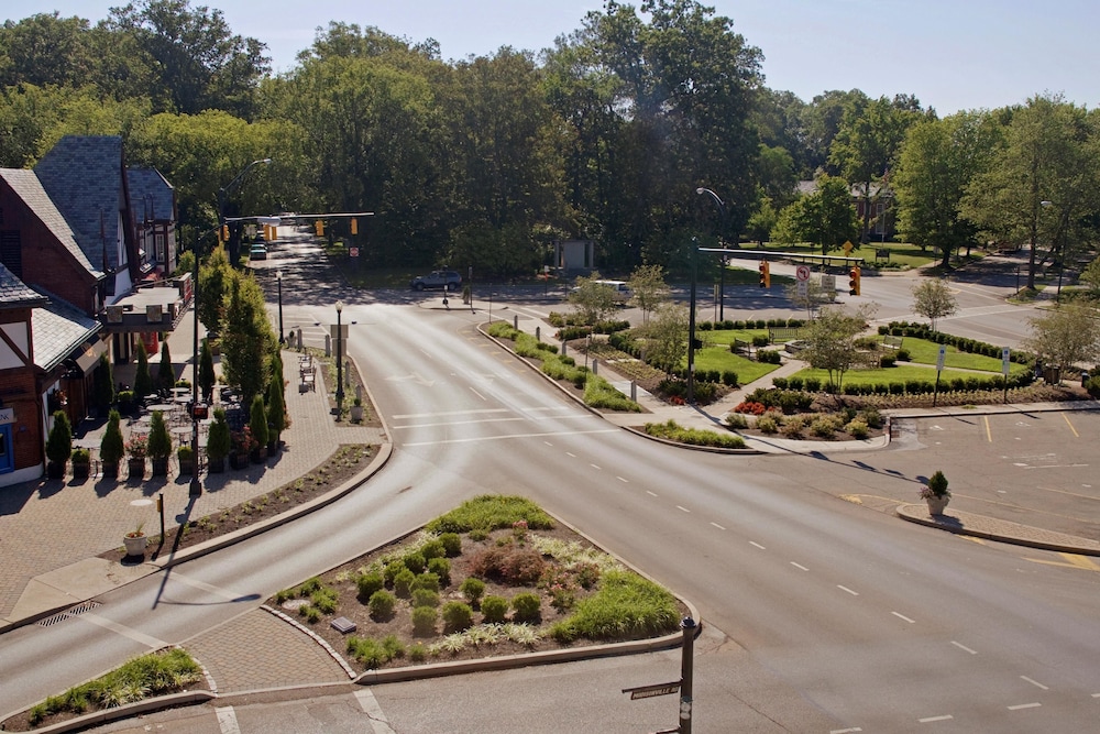 Best Western Premier Mariemont Inn 4/46