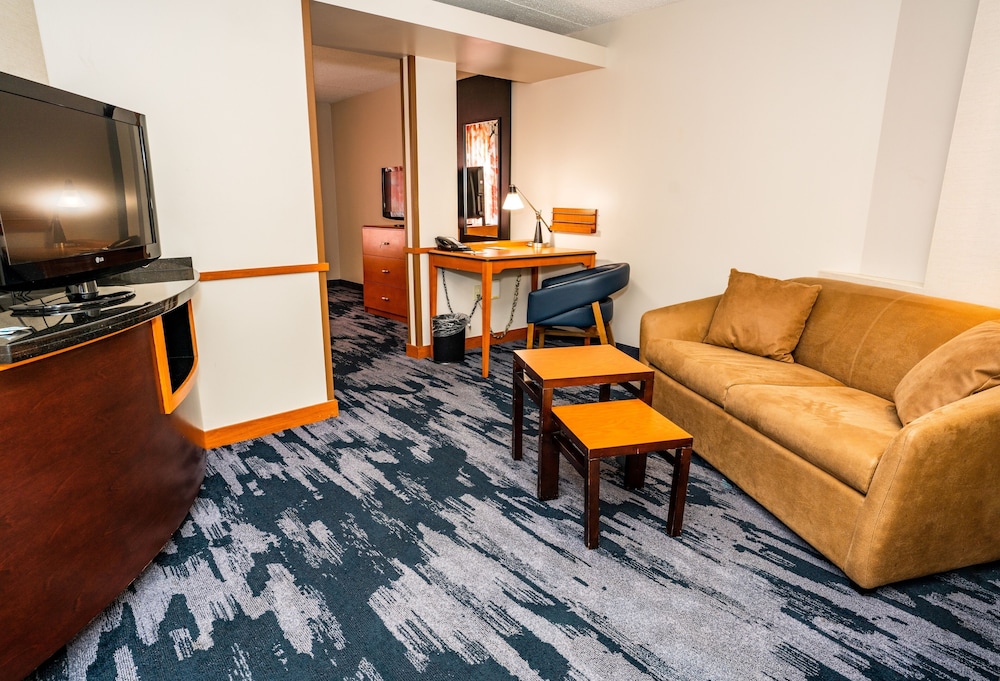Fairfield Inn Suites San Antonio Downtown Alamo Plaza 34/50