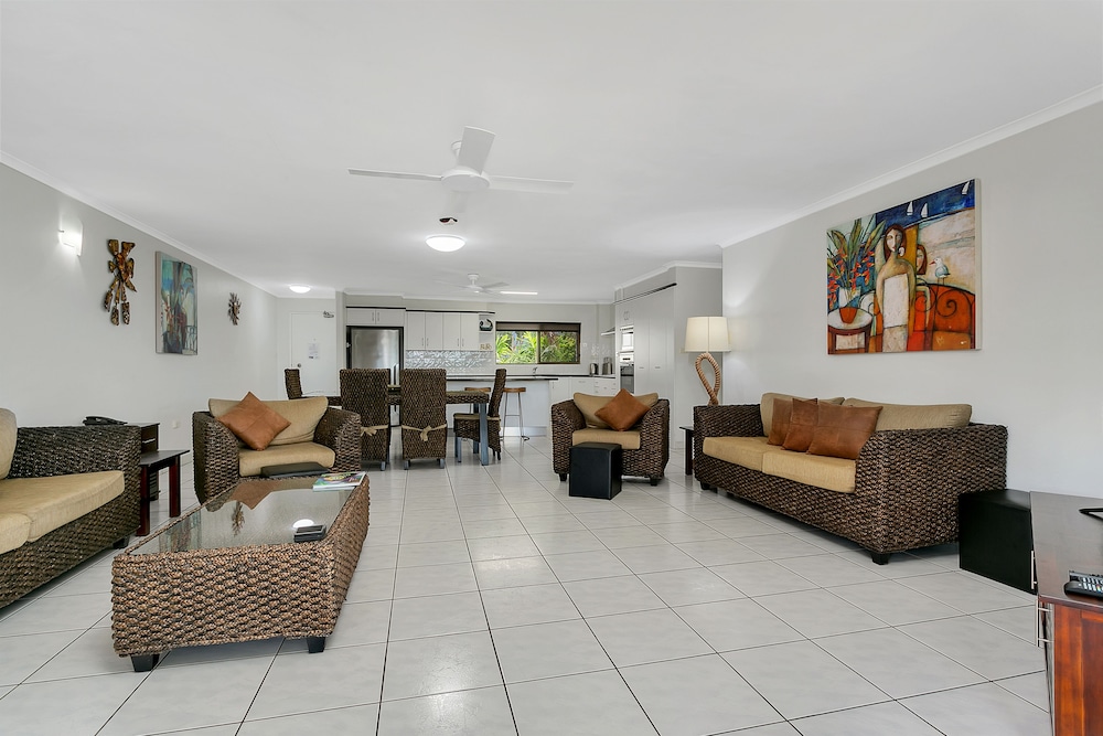 Roydon Beachfront Holiday Apartments 29/50