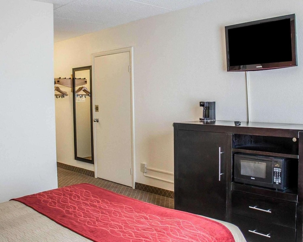 Howard Johnson by Wyndham Columbus State Fairgrounds I-71 18/44