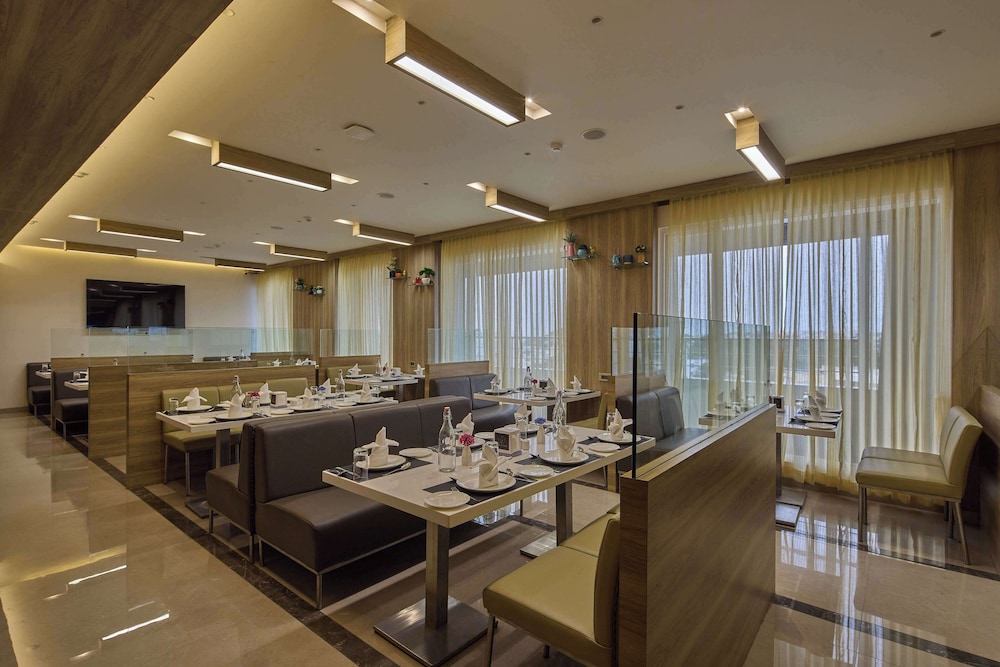 Grand Continent Hosur A Sarovar Portico Affiliate Hotel 33/47