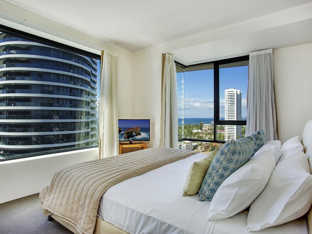 3 BEDROOMS
