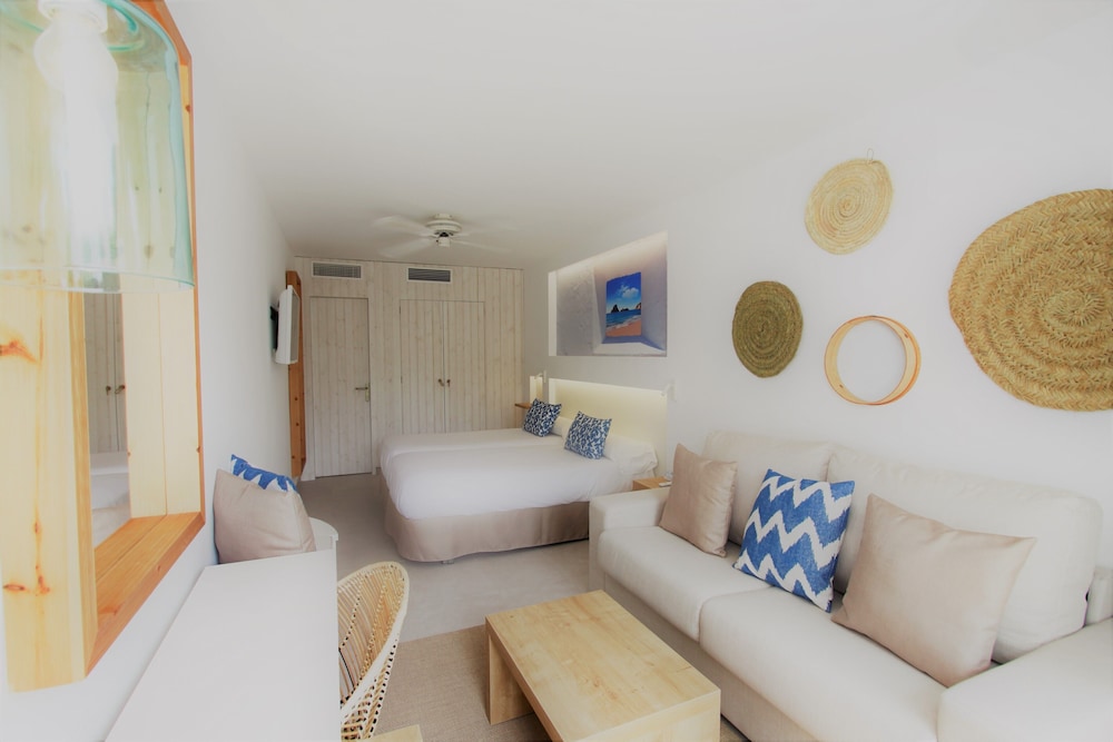 BG Portinatx Beach Club Hotel 4/30