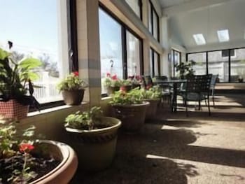 Hyannis Travel Inn 32/45